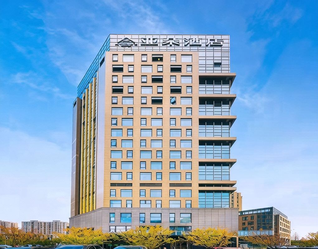 宁波高新区江南路亚朵酒店