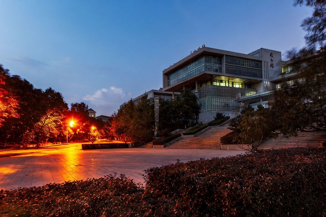 南京江北新区工业大学亚朵酒店