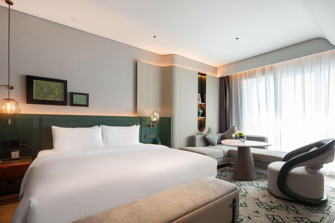 武汉楚河汉街东湖莱斯丽呈华廷酒店