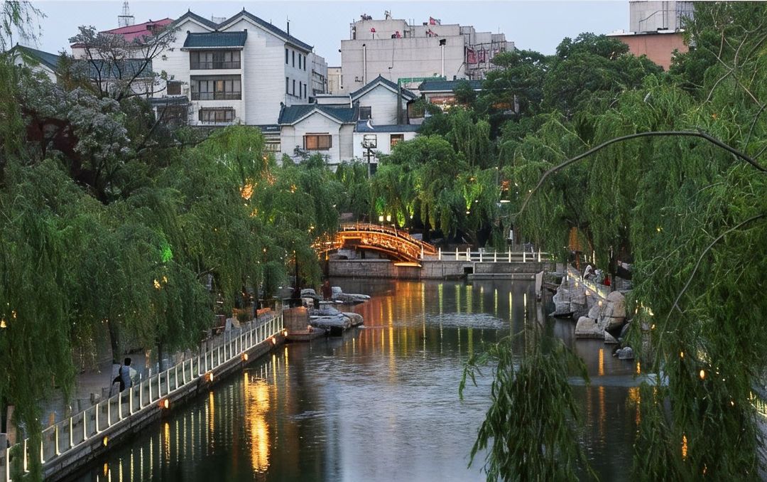 济南大明湖花园路亚朵酒店