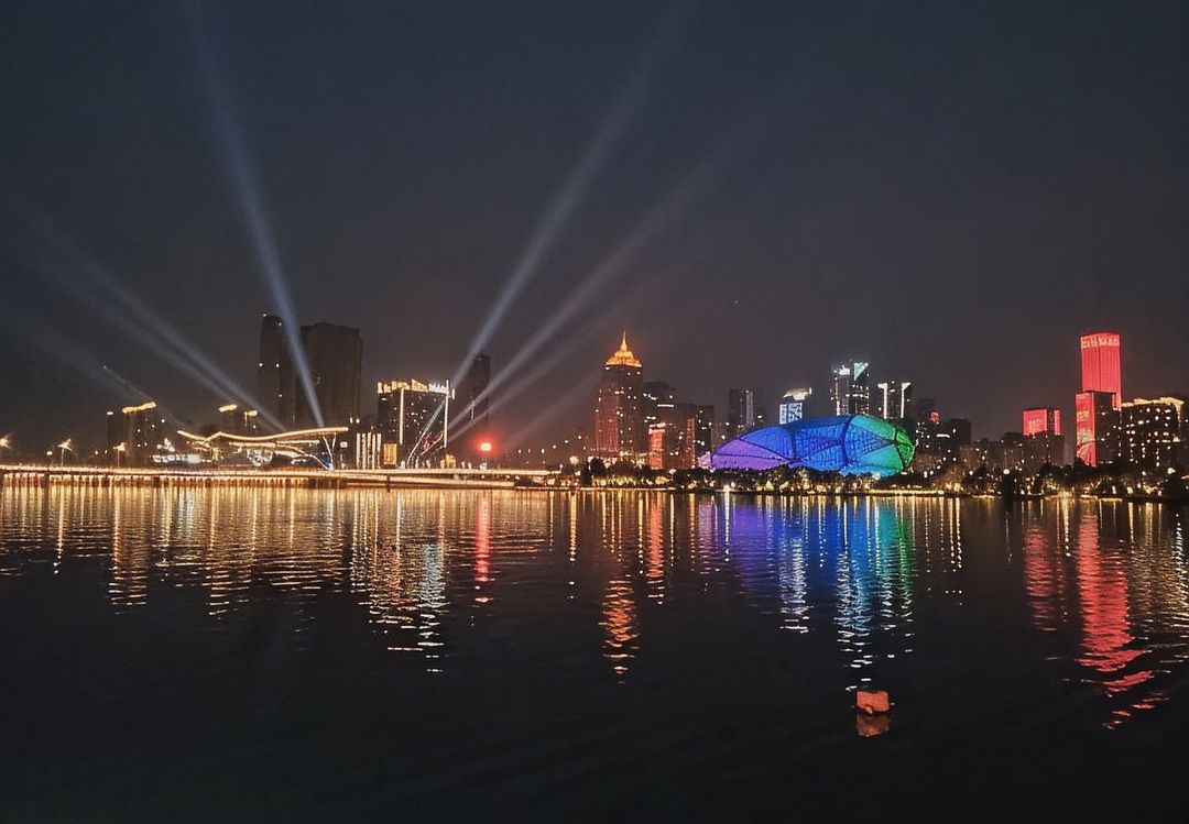 沈阳青年大街金廊广场桔子水晶酒店