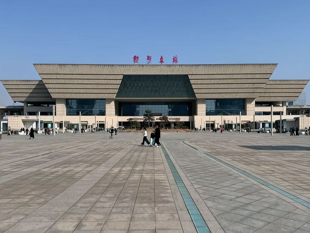 凯里亚德酒店(郑州高铁东站郑东万象城店)