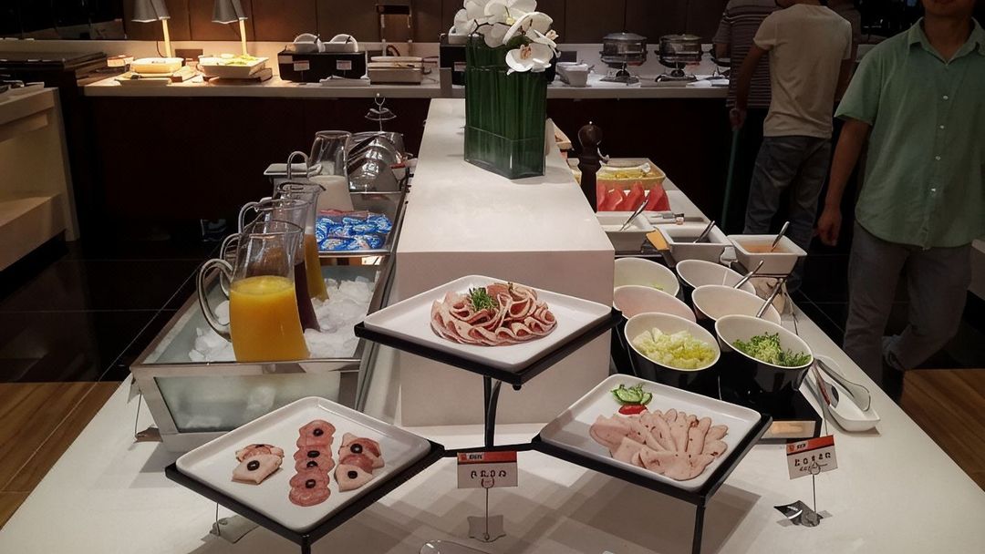 武汉光谷广场杨家湾地铁站怡程酒店