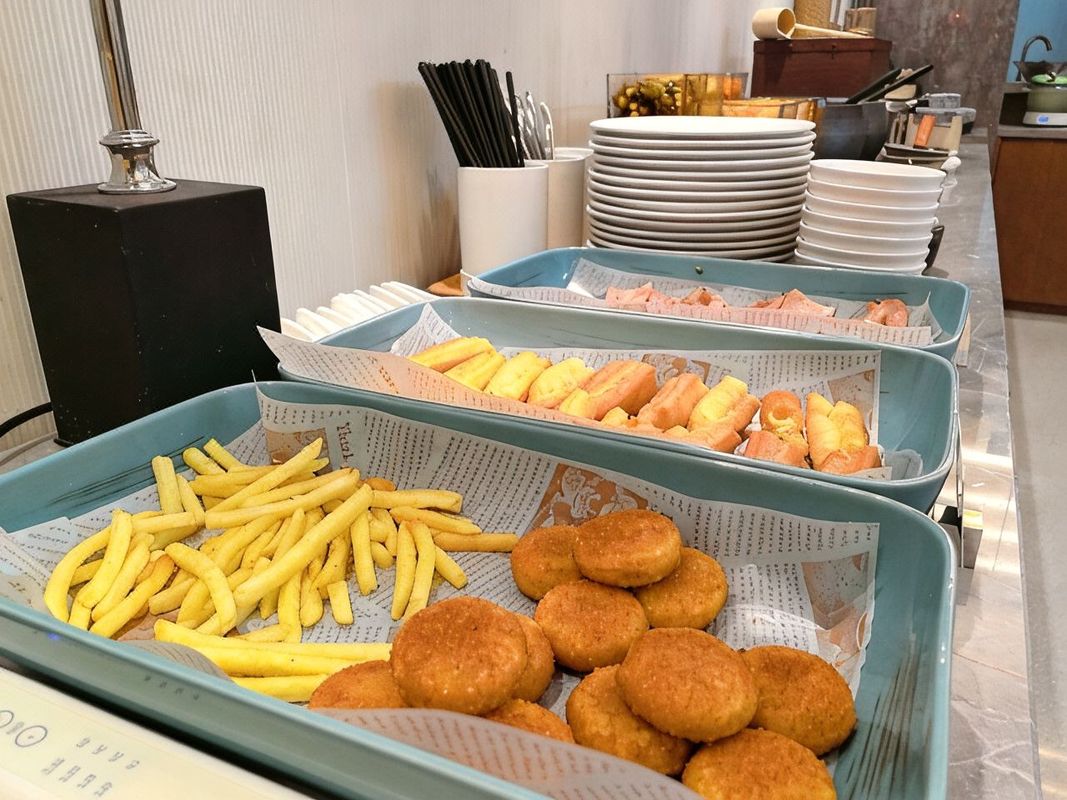上海崇明东滩商务广场亚朵酒店