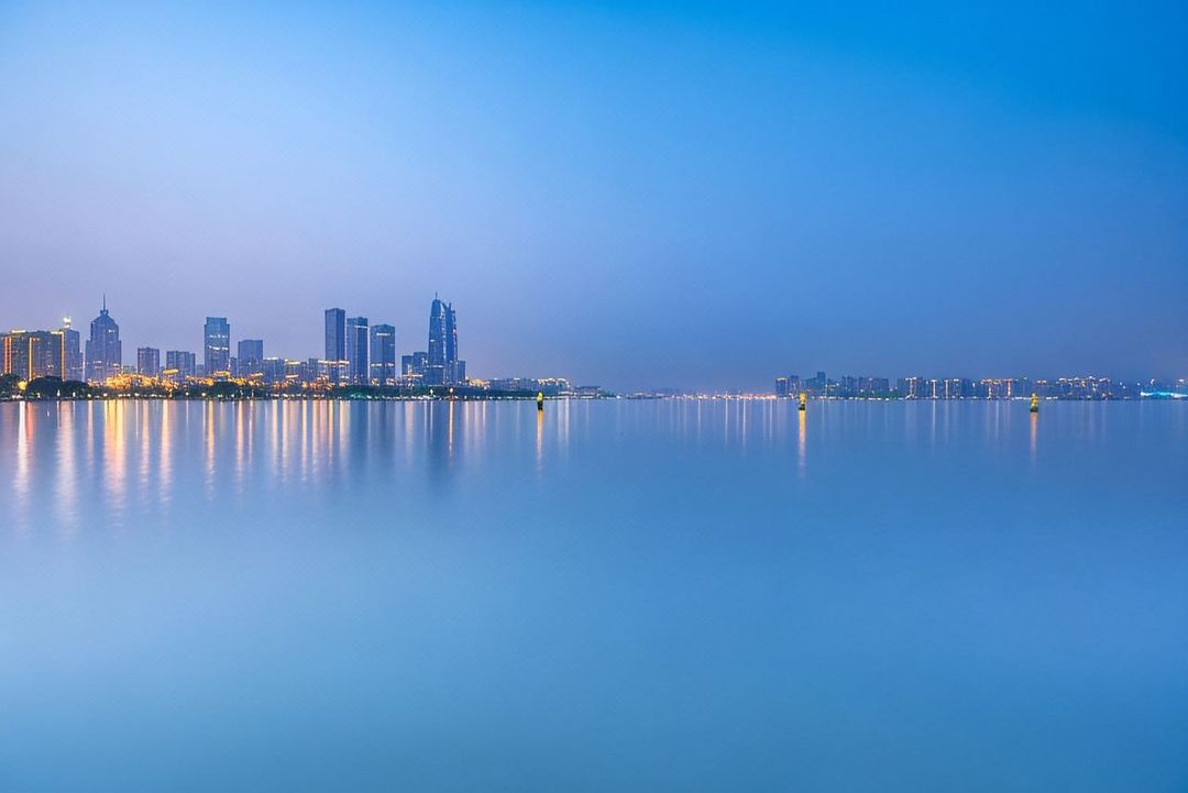 杭州浙大华家池秋涛北路亚朵X酒店