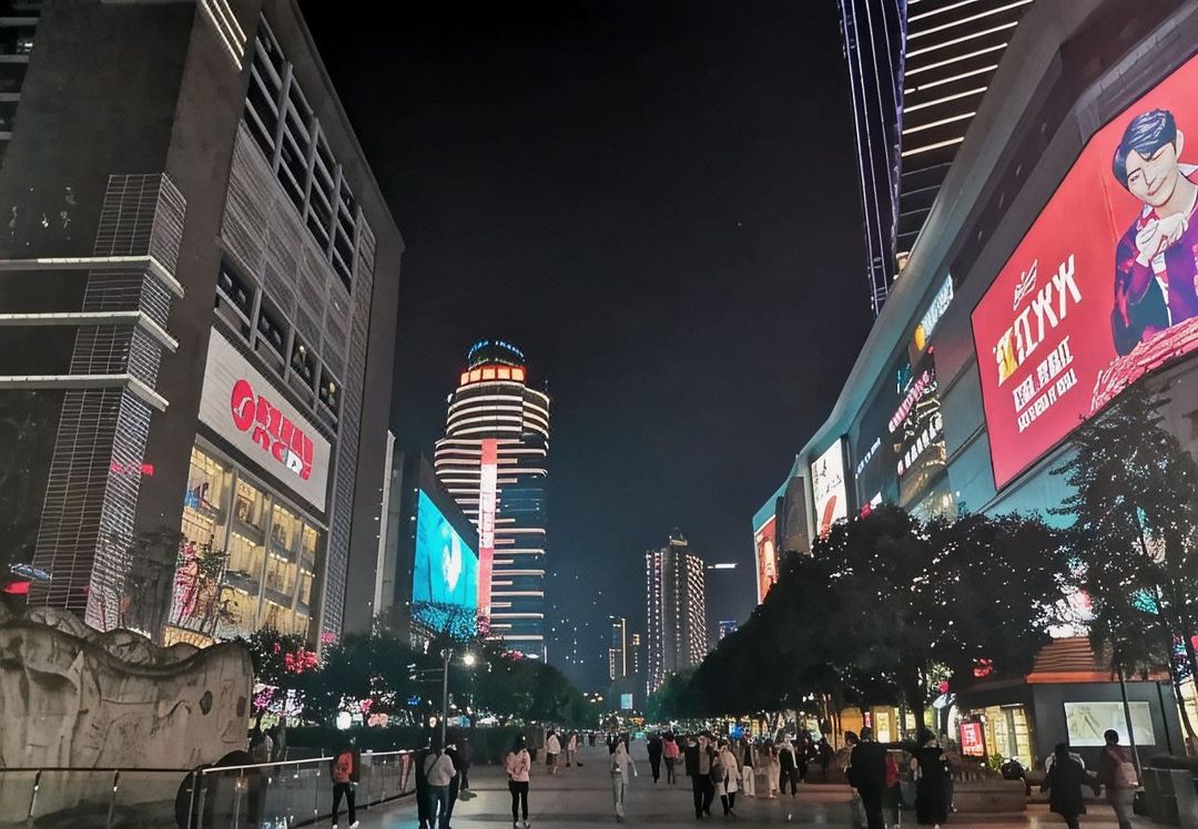 重庆观音桥紫薇路亚朵酒店