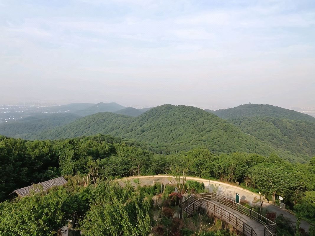 南京江北新区工业大学亚朵酒店