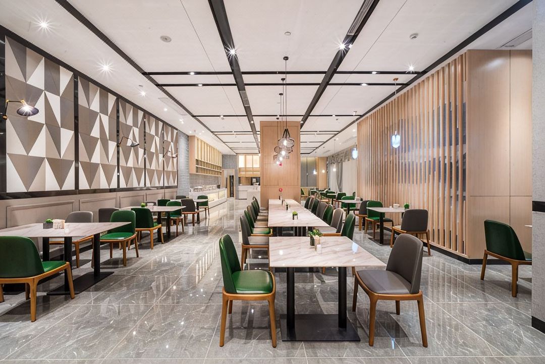 长沙麓谷高新区东方红中路亚朵酒店