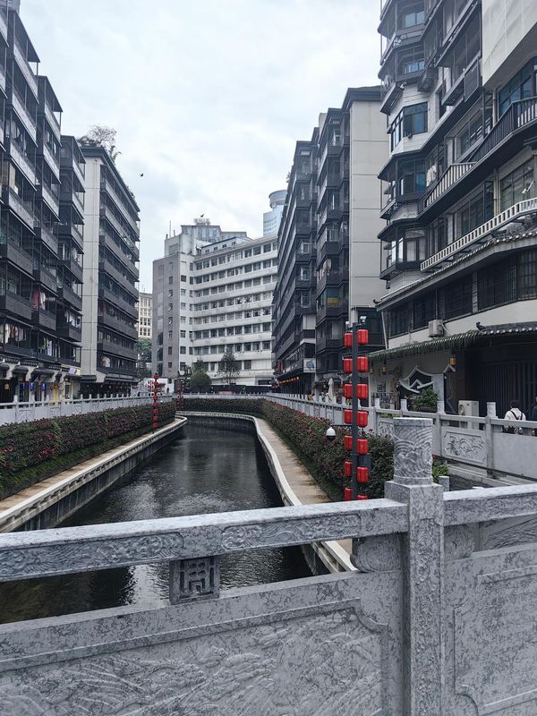贵阳乐槿酒店(甲秀楼喷水池地铁站店)