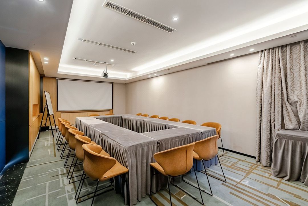 V Hotel精品酒店(世纪城新会展店)