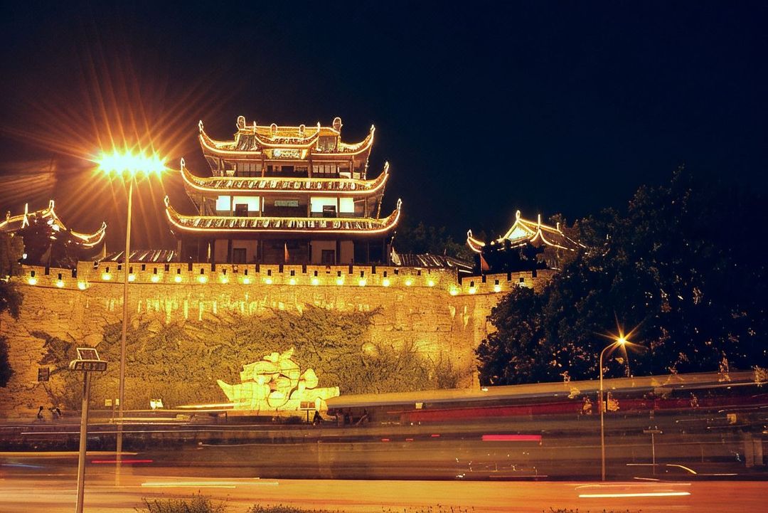 大华宾馆(长沙五一广场东塘地铁站店)
