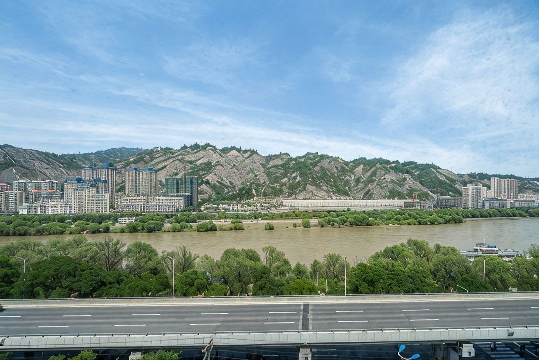 璞悦河景酒店(兰州中心七里河地铁站店)