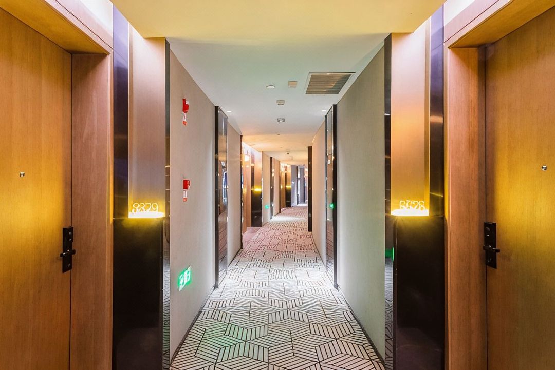 卢浮宫金熙酒店(贵阳龙洞堡机场双龙航空港经济区店)