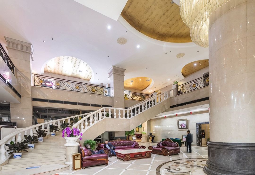 福盛源大酒店(长沙中南大学阳光地铁站店)