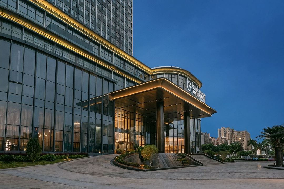 深圳澔悦格兰云天国际酒店(国际会展中心海上田园东地铁站店)