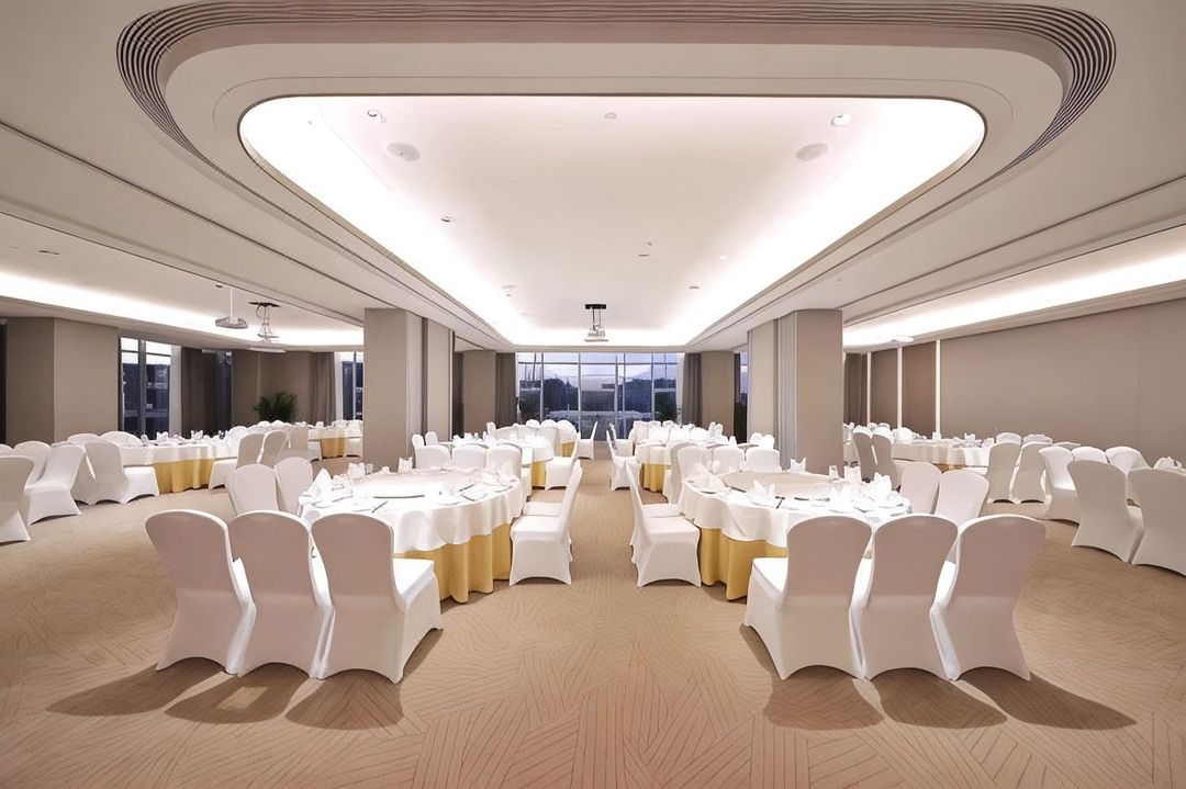 卢浮宫金熙酒店(贵阳龙洞堡机场双龙航空港经济区店)