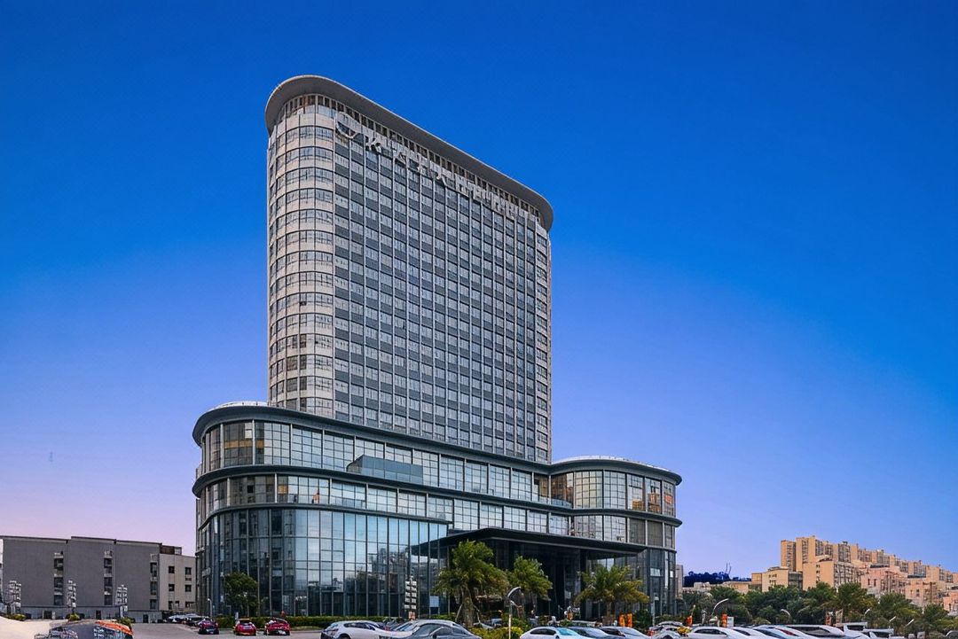 深圳澔悦格兰云天国际酒店(国际会展中心海上田园东地铁站店)