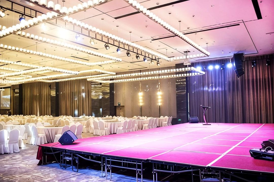 深圳澔悦格兰云天国际酒店(国际会展中心海上田园东地铁站店)