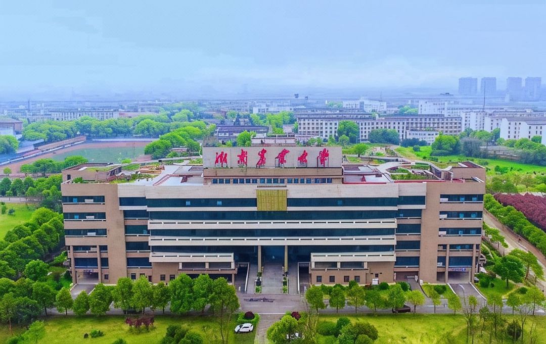 华良华天假日酒店(长沙黄花国际机场龙华地铁站店)