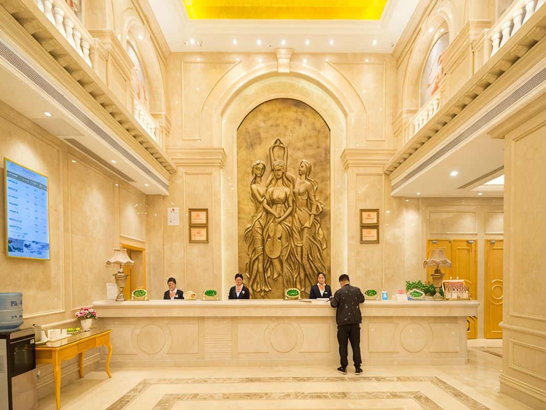 维也纳国际酒店(郑州中原福塔地铁站店)