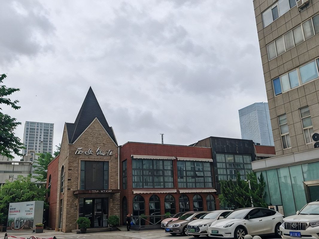 西安逸华国际酒店(高新技术开发区科技二路地铁站店)