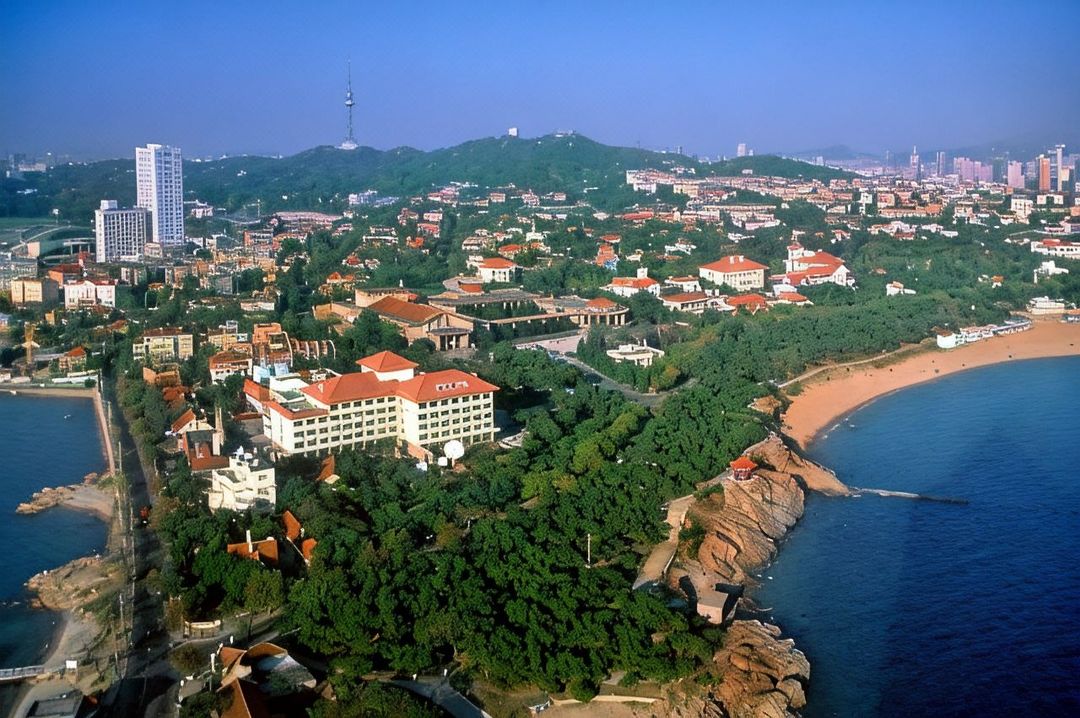 青岛五四广场第三海水浴场亚朵酒店