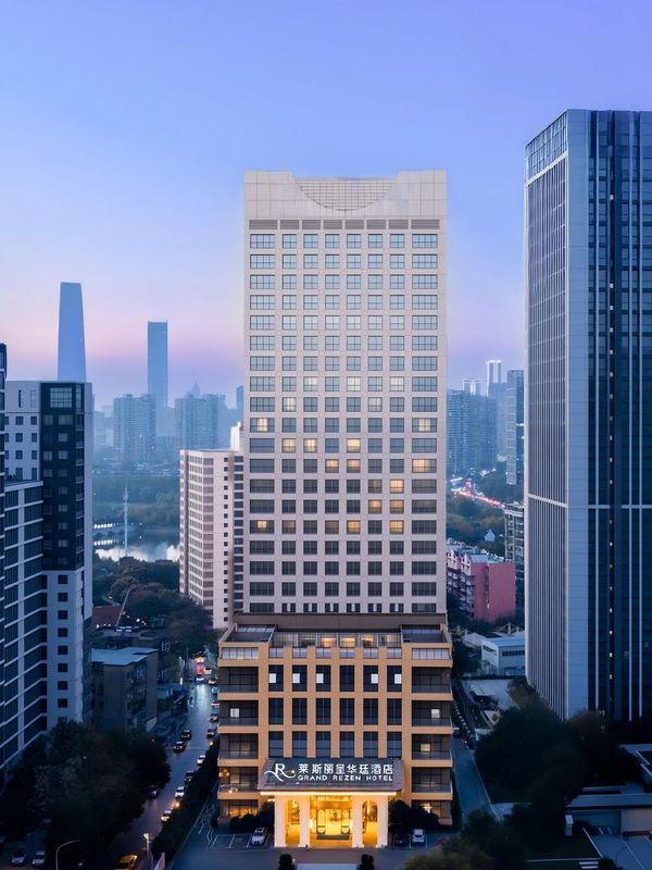武汉楚河汉街东湖莱斯丽呈华廷酒店