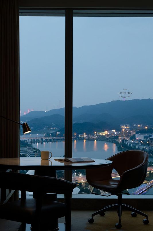万豪国际长沙梅溪湖金茂豪华精选酒店
