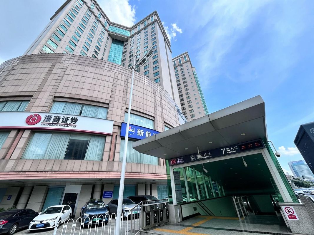 长沙中维神农大酒店(贺龙体育馆黄土岭地铁站店)