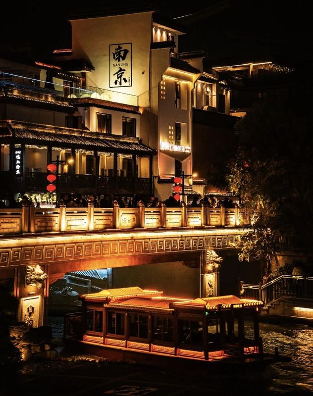 南京软件大道小行地铁站美仑酒店