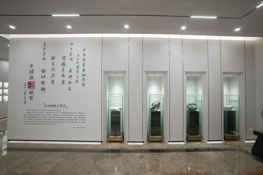 昆明金泉大酒店(南屏步行街交三桥地铁站店)