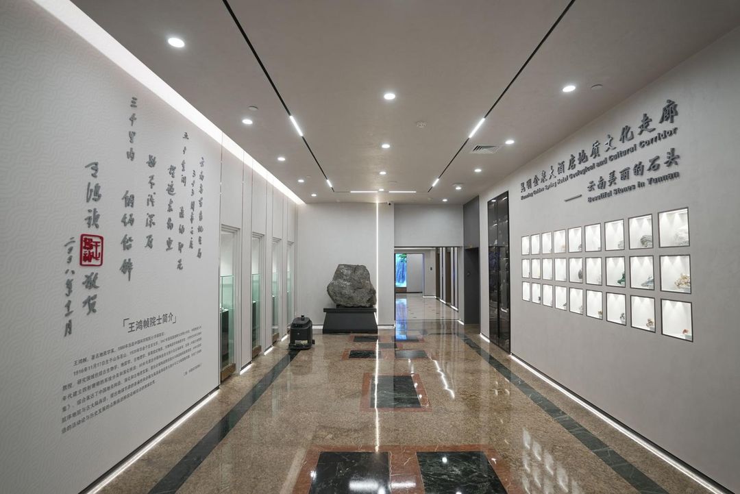 昆明金泉大酒店(南屏步行街交三桥地铁站店)