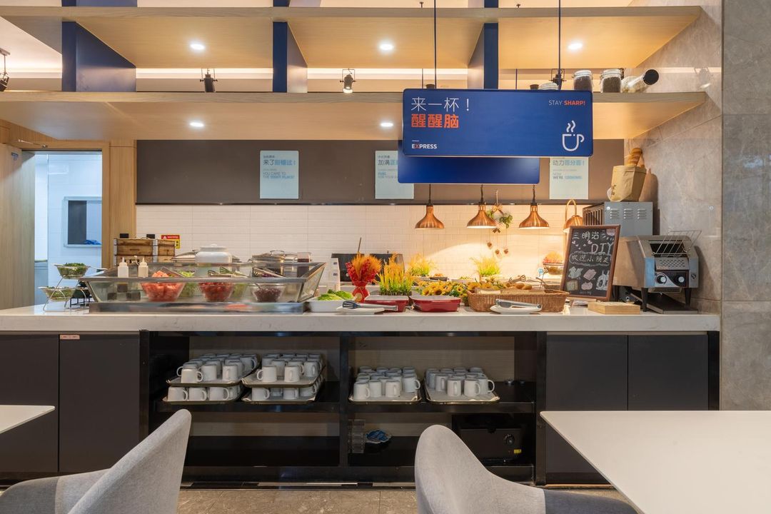 长沙智选假日酒店(省政府地铁站德思勤店)