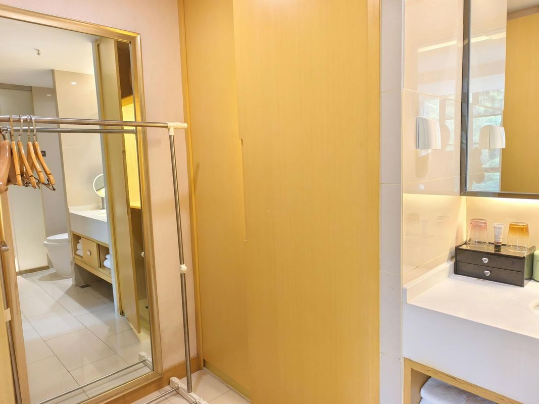 武汉二妃山庄湖畔花园酒店(光谷生物城科技会展中心店)