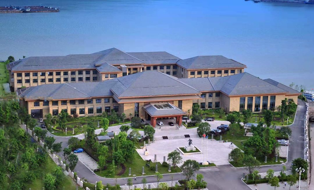 云阳两江假日丽呈华廷酒店