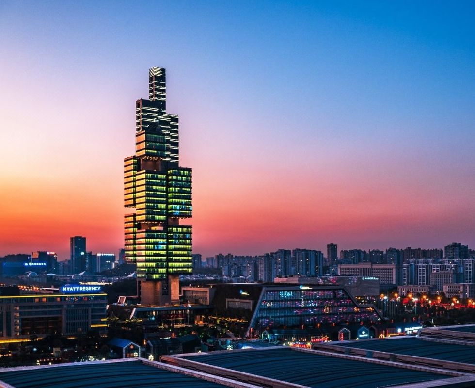 HUACHENG华呈&middot;V时光漫步酒店(观山湖公园林城西路地铁站店)