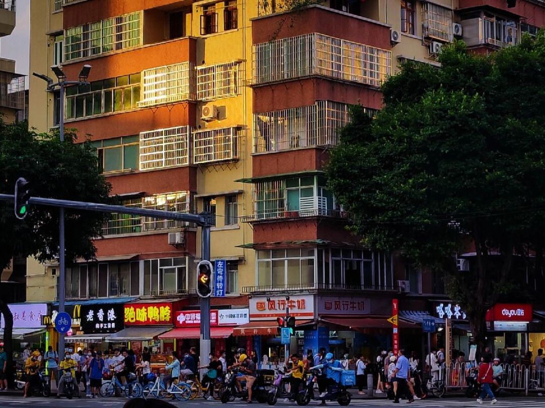 宜尚PLUS酒店(广州达镖国际中心昌岗地铁站店)