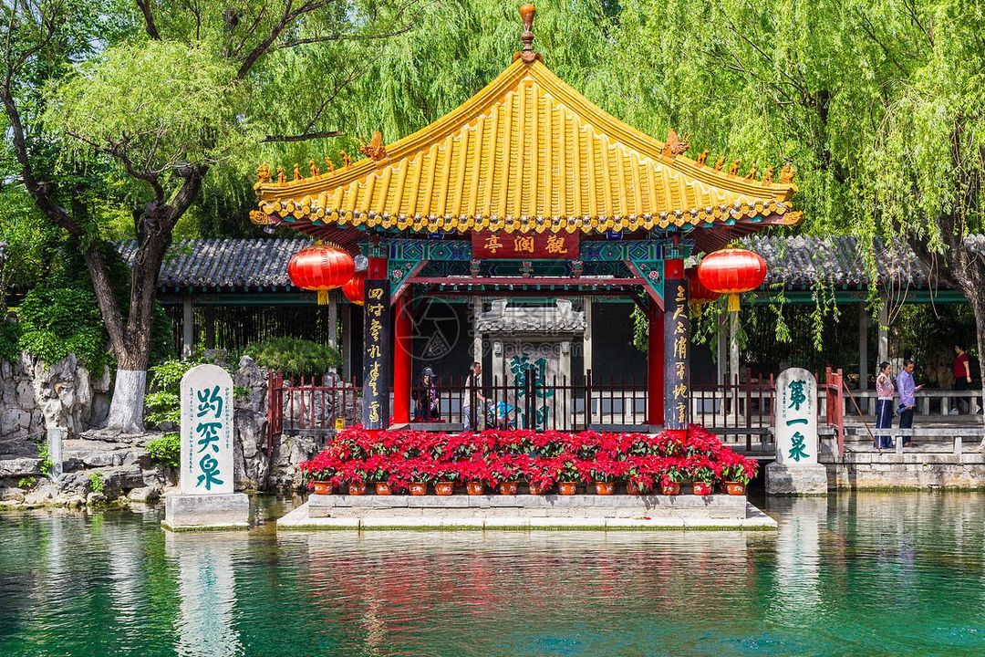 济南大明湖花园路亚朵酒店