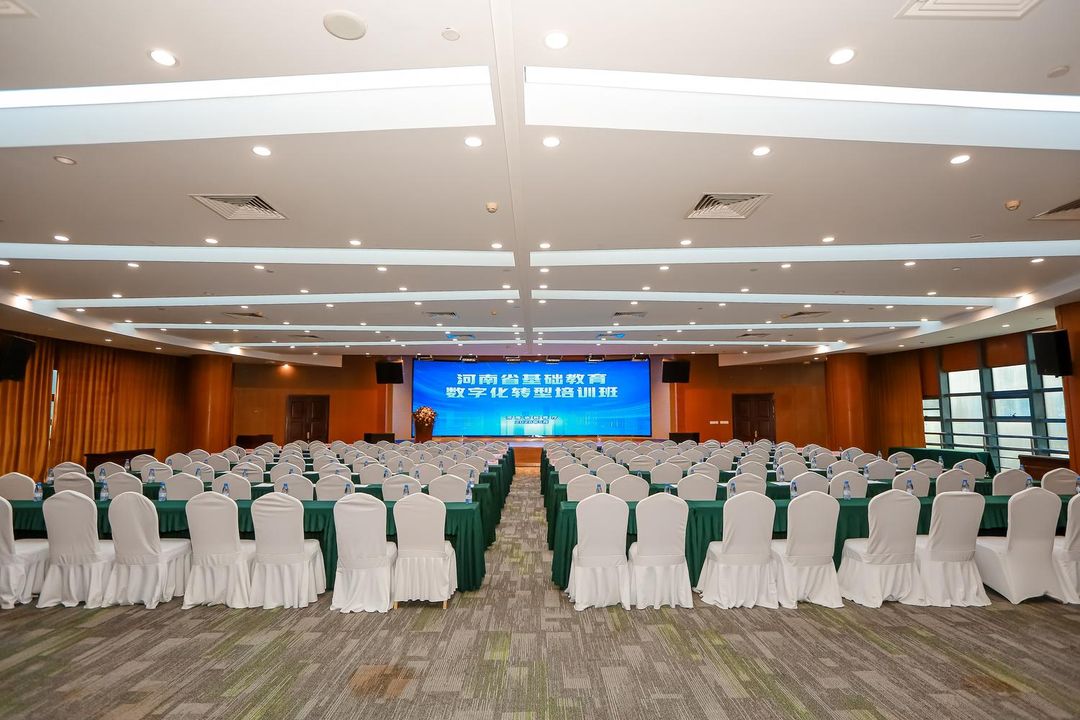 雅瑟国际酒店(省科技馆象湖店)
