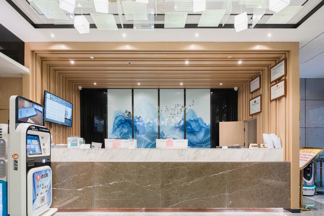 索菲智慧酒店(观山湖公园林城西路地铁站店)