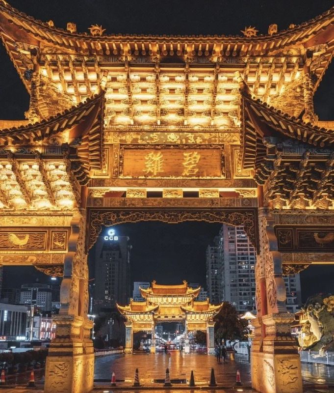 昆明广福路海乐世界亚朵酒店