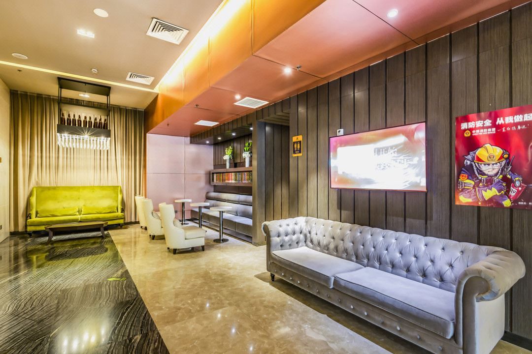 海为酒店(二七万达第二人民医院地铁站店)