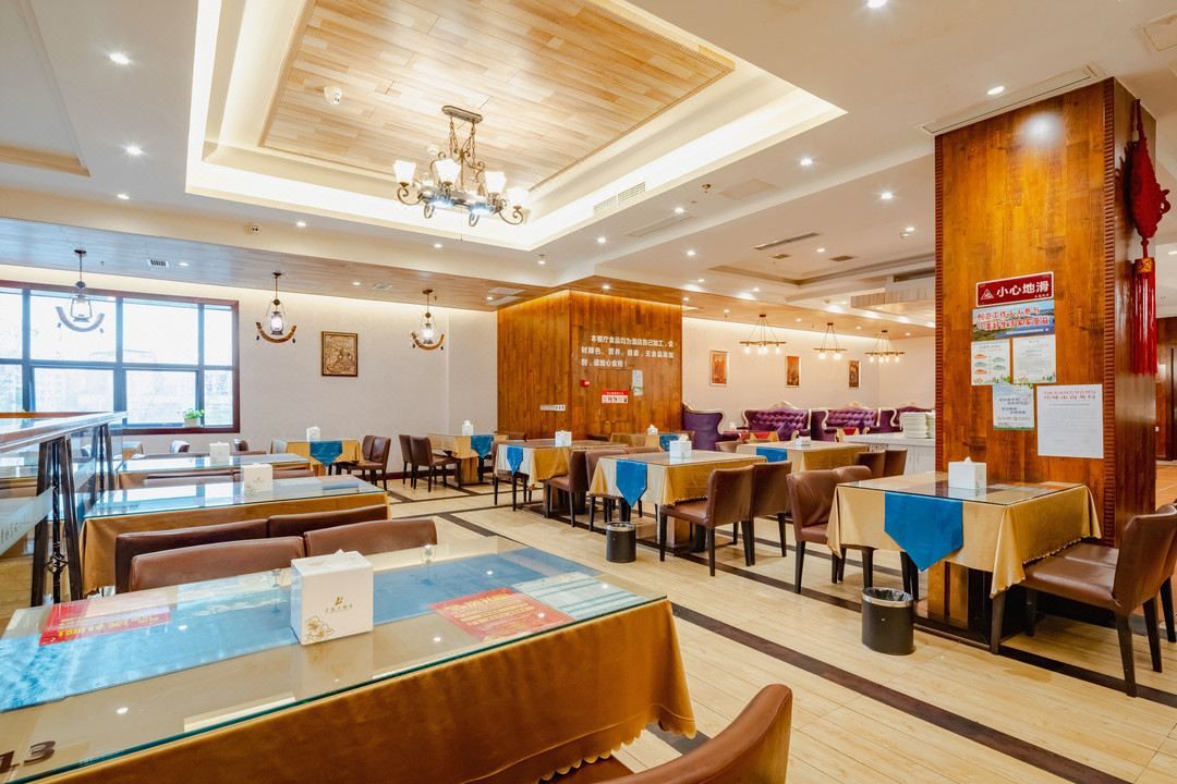 兰庭大酒店(成都邛崃高铁站店)