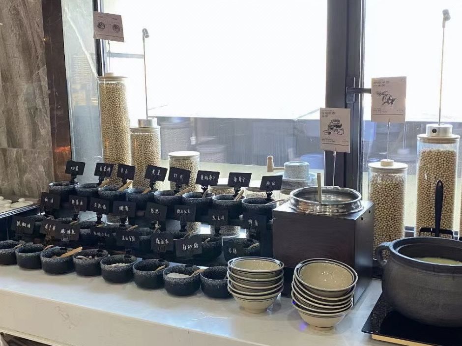长沙五一广场晚报大道亚朵酒店