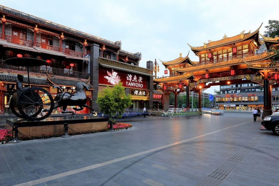 成都索菲斯民族大酒店(宽窄巷子抚琴地铁站店)