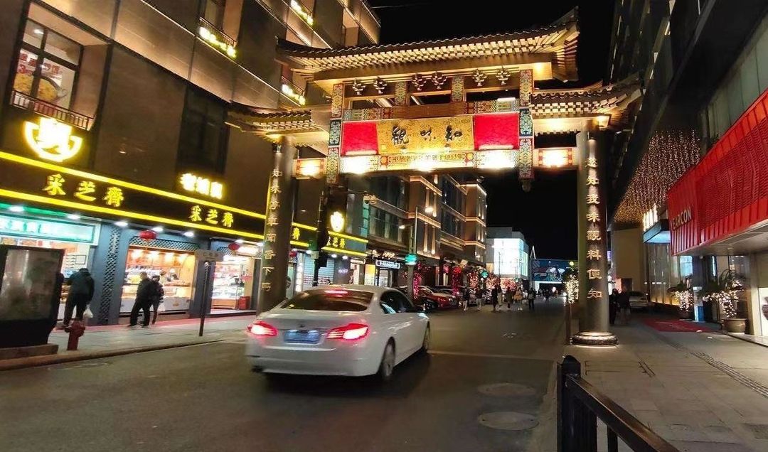 杭州西湖湖滨延安路亚朵X酒店