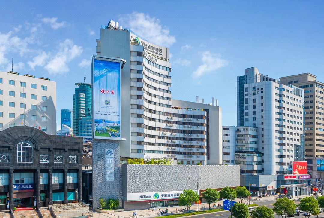 宁波天一广场鼓楼地铁站亚朵酒店