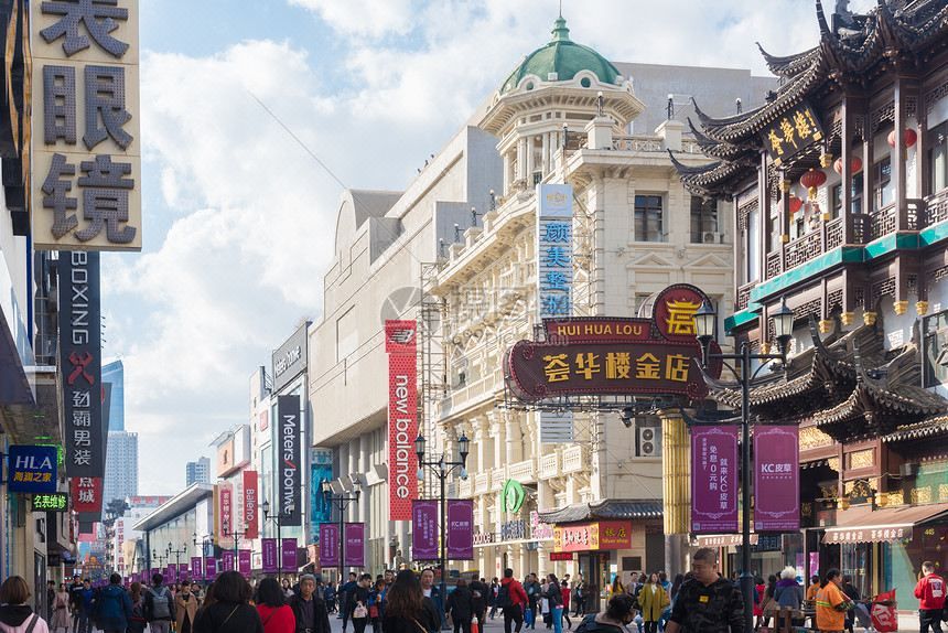 豪泽芮兹酒店 HOLZ RIEZ HOTEL (沈阳奥体中心浑南外滩市集店)