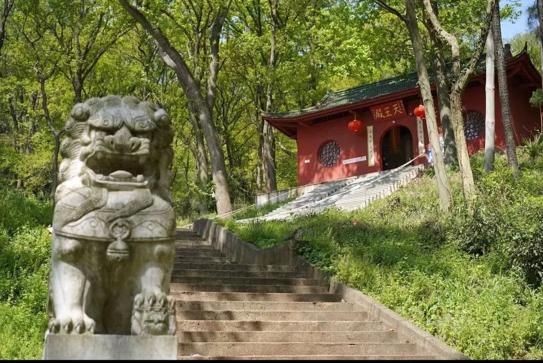 南京江北新区工业大学亚朵酒店