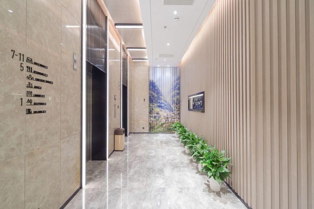 武汉站青山印象城亚朵酒店